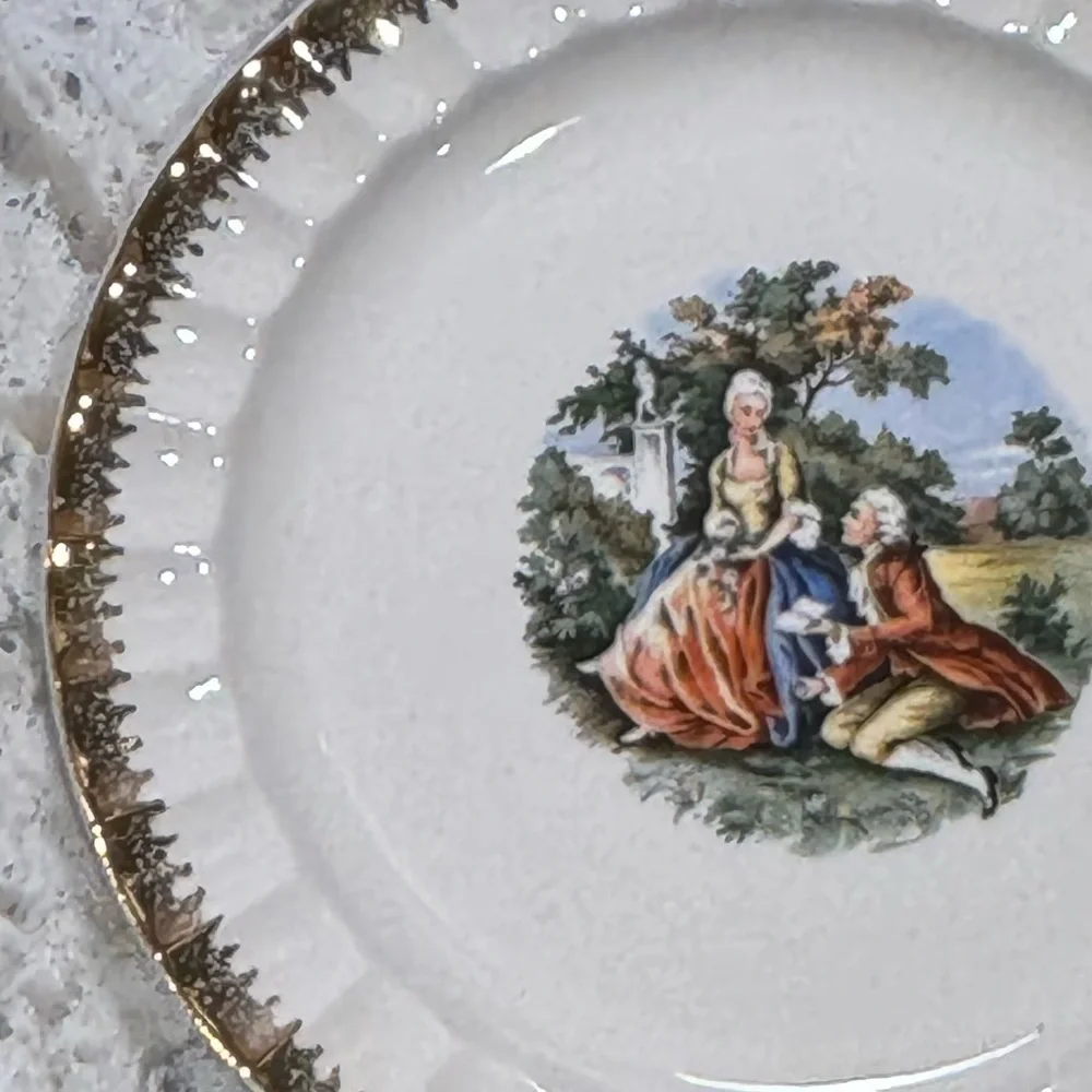 RARE FIND~VINTAGE 1900’s~6-SALAD PLATES~GOLD RIM~VICTORIAN SCENE CENTER~NICE~KPY